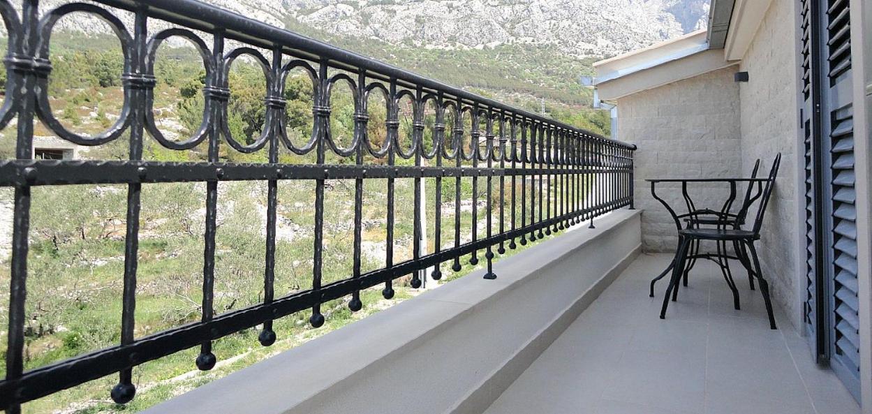 شقة Stone House Bonaca Baška Voda الغرفة الصورة