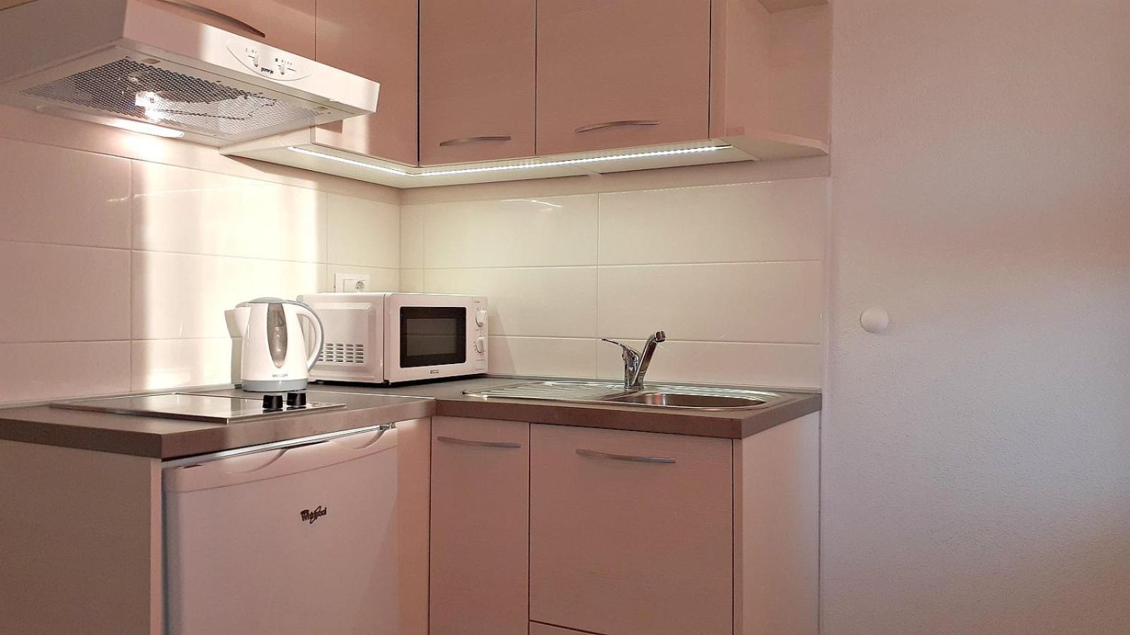 شقة Stone House Bonaca Baška Voda الغرفة الصورة