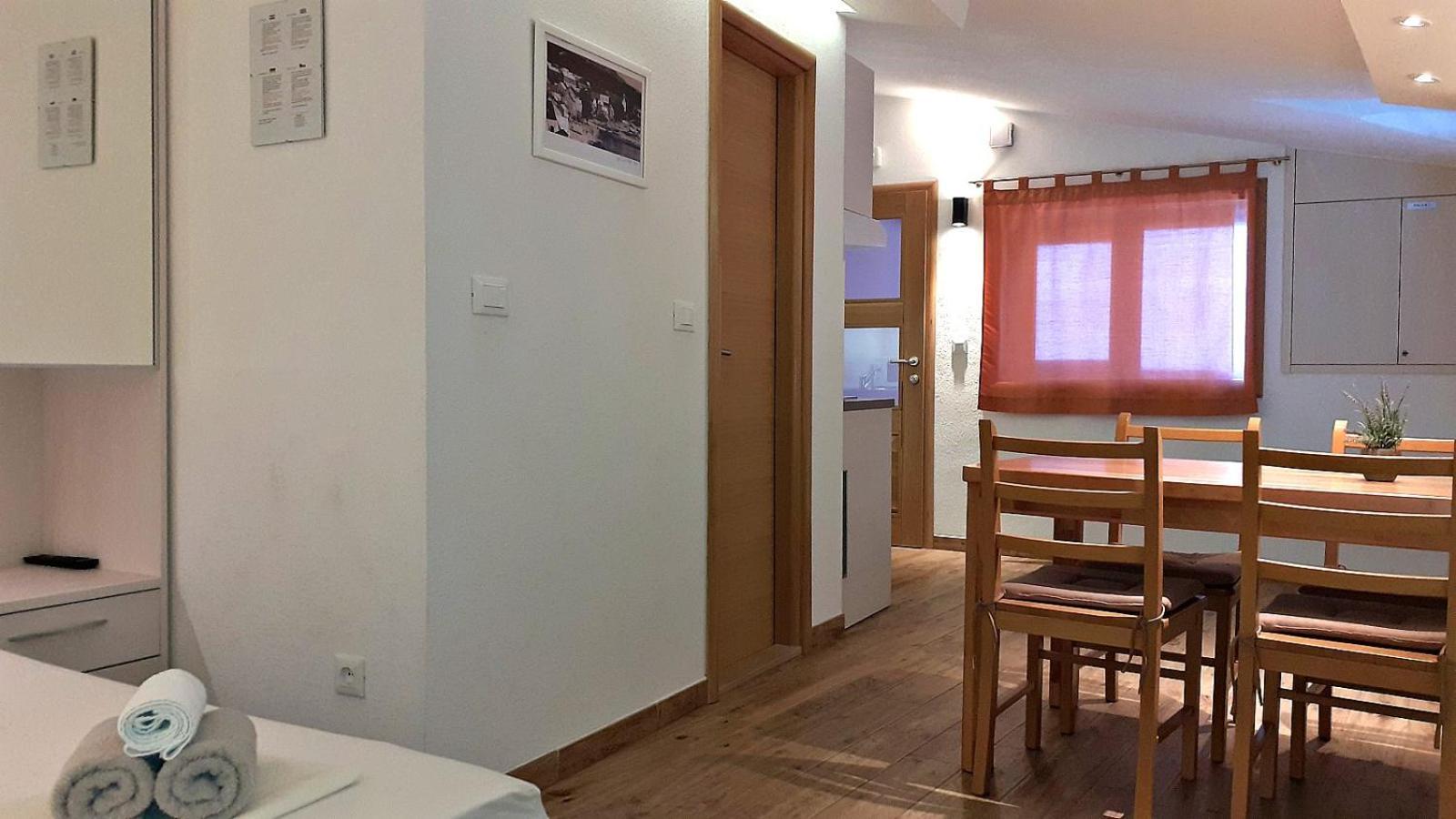 شقة Stone House Bonaca Baška Voda الغرفة الصورة