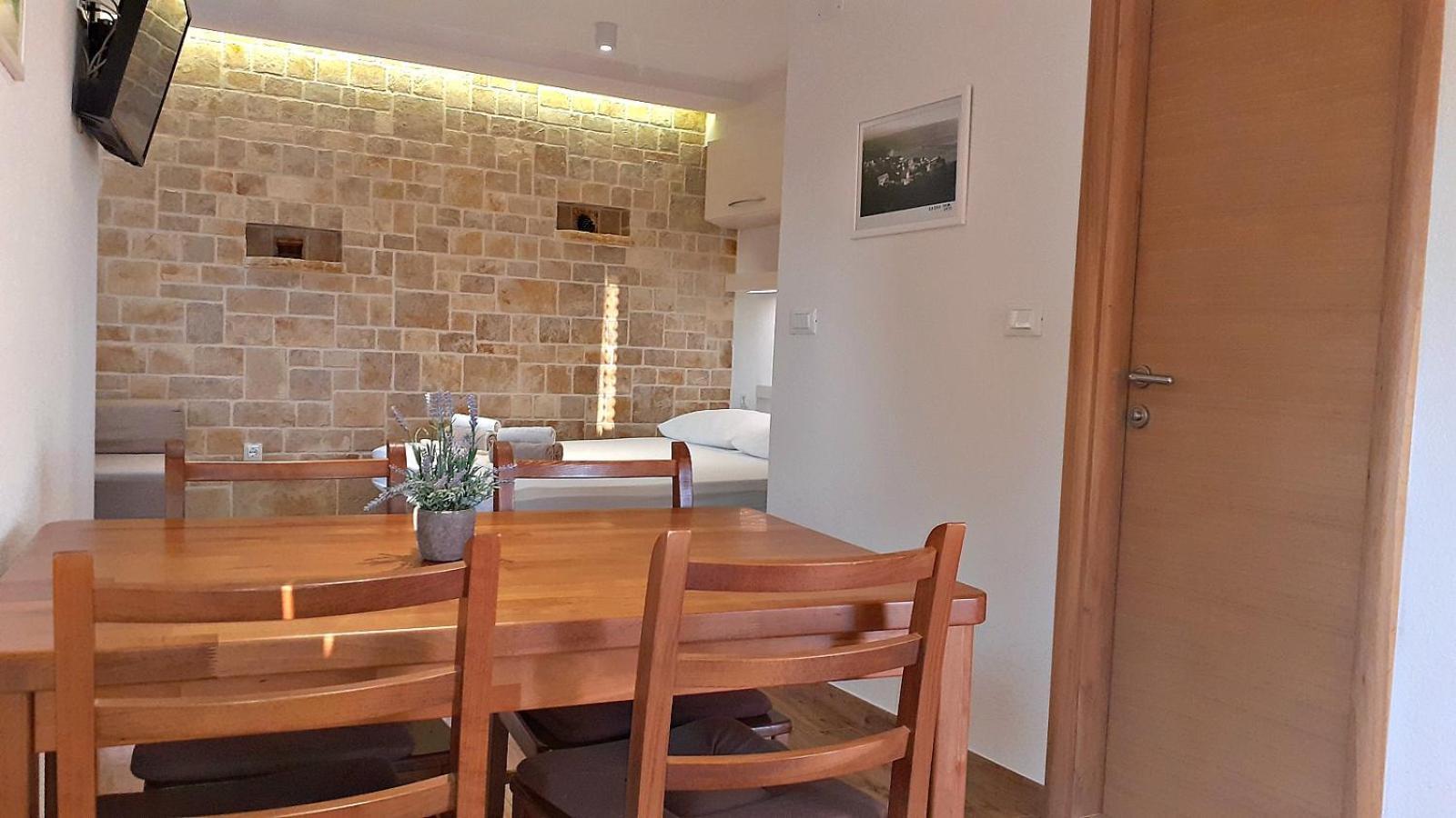 شقة Stone House Bonaca Baška Voda الغرفة الصورة
