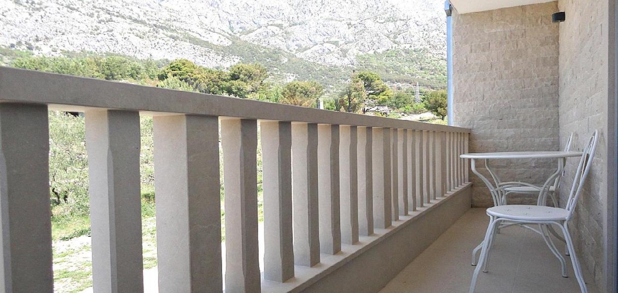 شقة Stone House Bonaca Baška Voda الغرفة الصورة