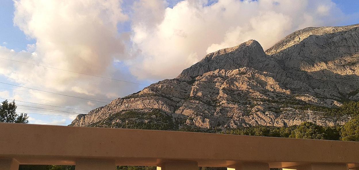 شقة Stone House Bonaca Baška Voda الغرفة الصورة