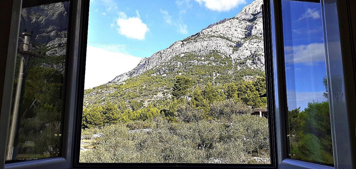 شقة Stone House Bonaca Baška Voda الغرفة الصورة
