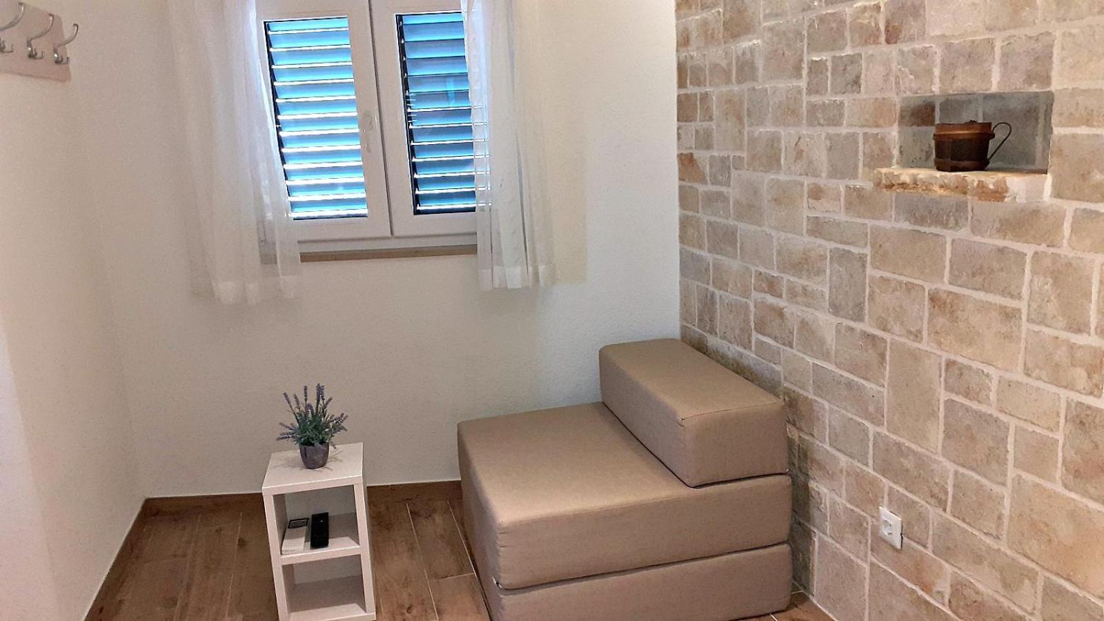 شقة Stone House Bonaca Baška Voda الغرفة الصورة