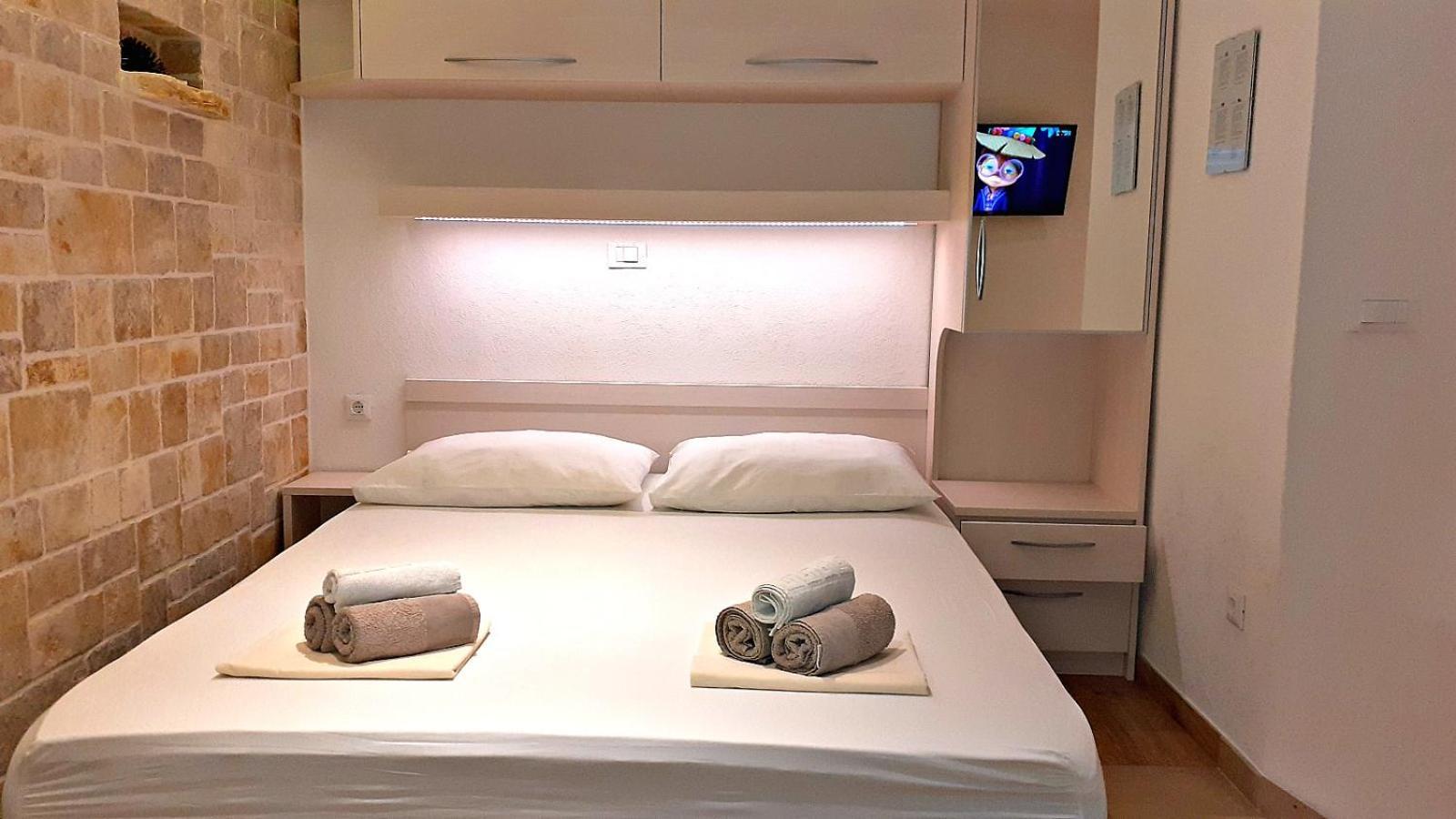 شقة Stone House Bonaca Baška Voda الغرفة الصورة