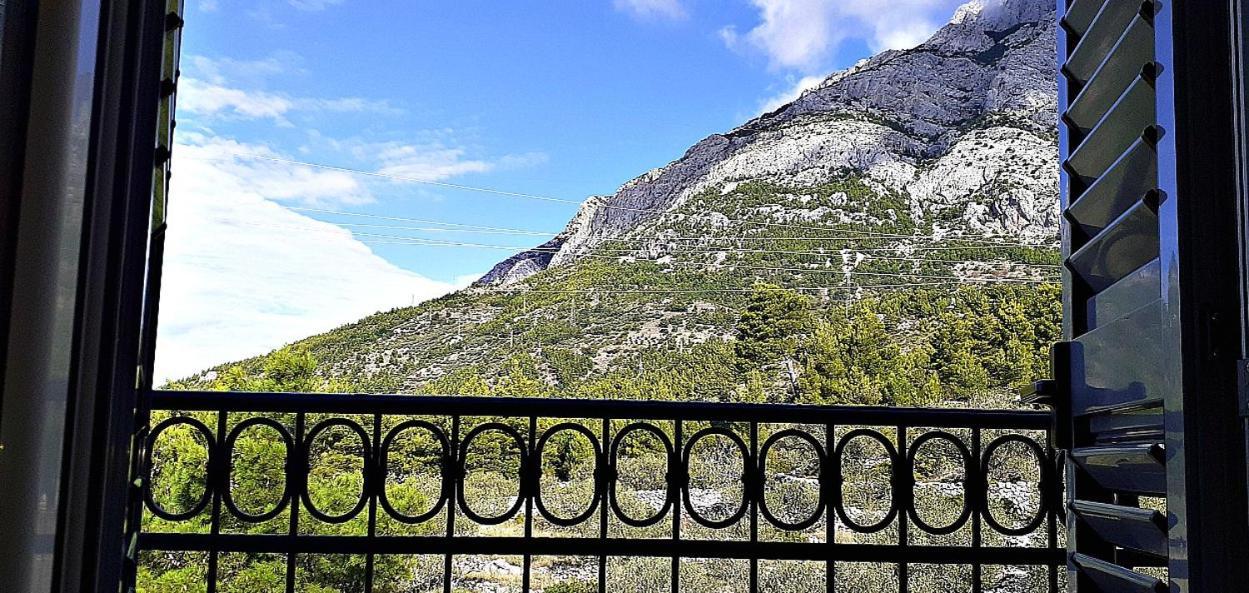 شقة Stone House Bonaca Baška Voda الغرفة الصورة