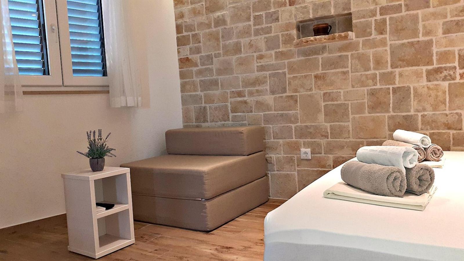 شقة Stone House Bonaca Baška Voda الغرفة الصورة
