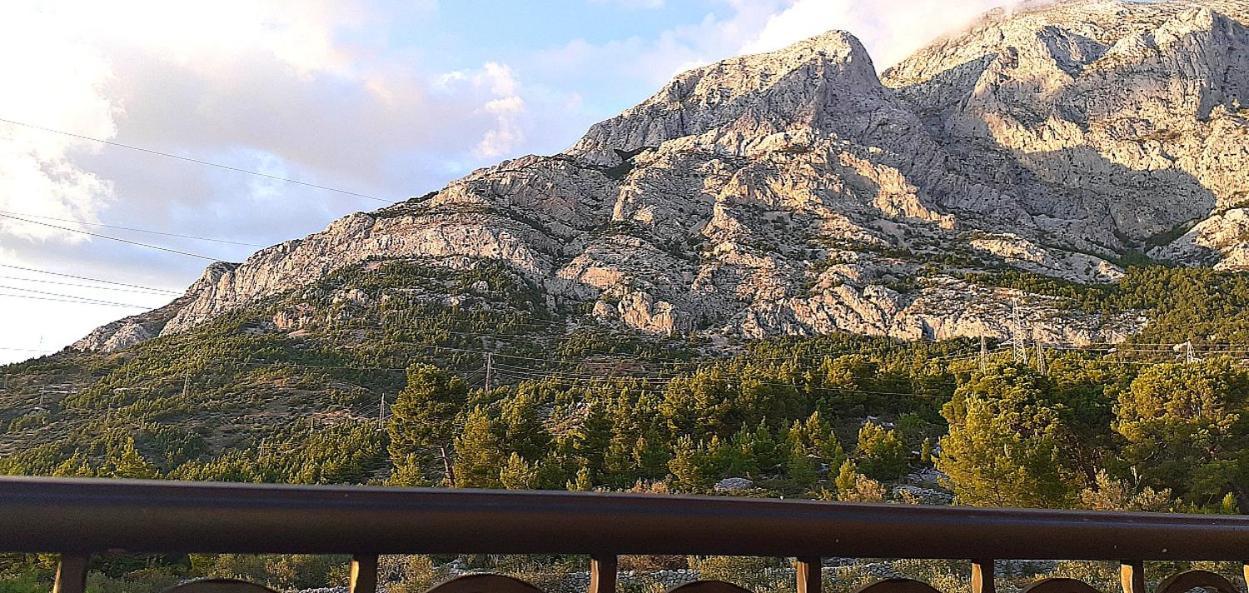 شقة Stone House Bonaca Baška Voda الغرفة الصورة
