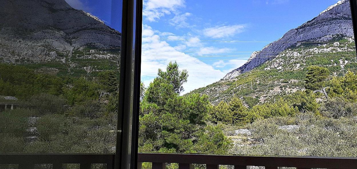 شقة Stone House Bonaca Baška Voda الغرفة الصورة