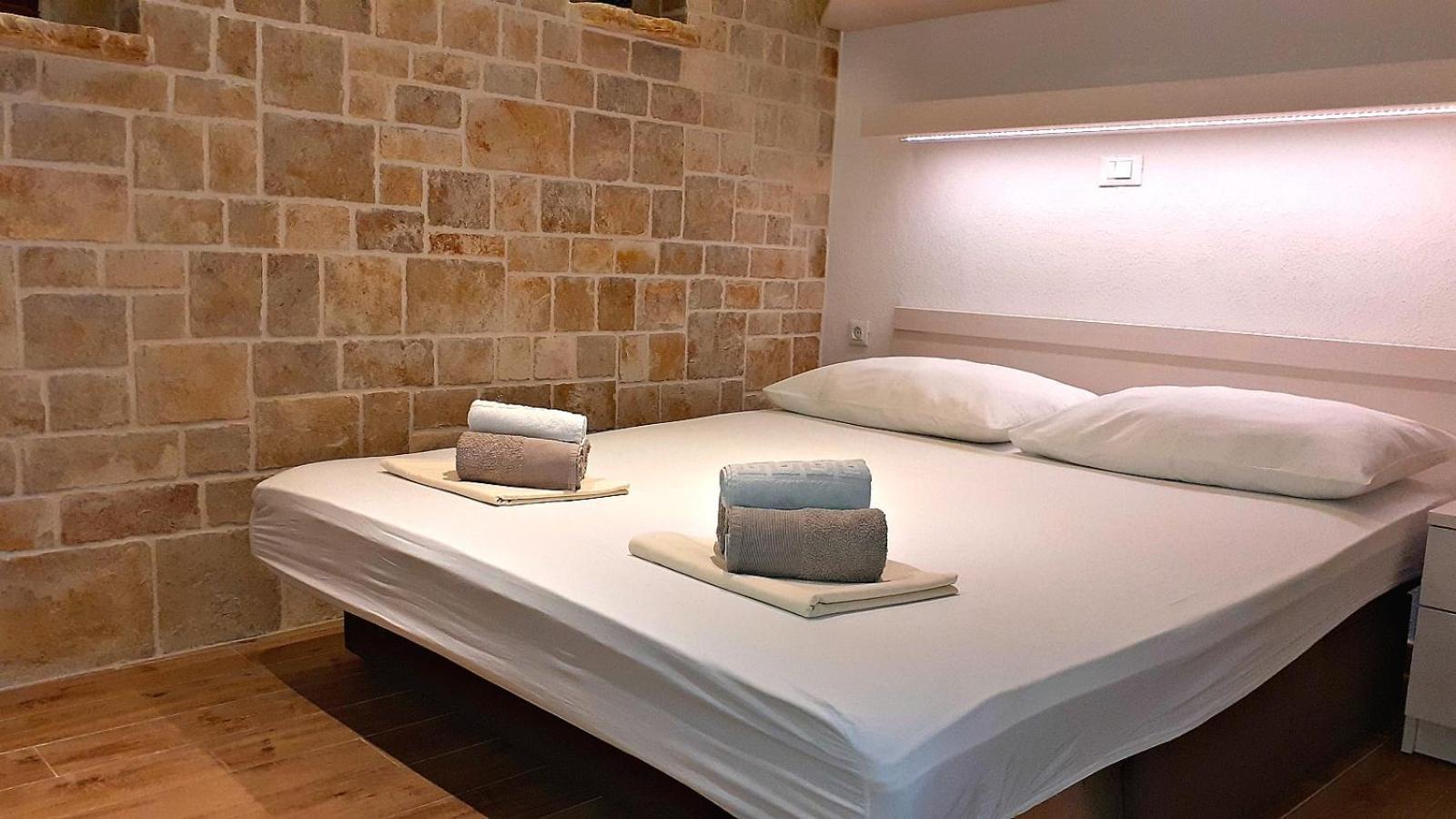 شقة Stone House Bonaca Baška Voda الغرفة الصورة
